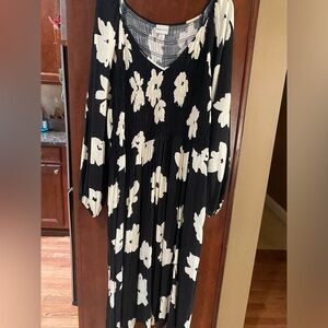 Ava & Viv Black Maxi Dress with White Floral Print